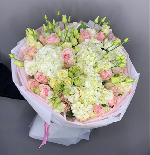 Букет "София" из гортензий, эустом и роз в Красноармейске