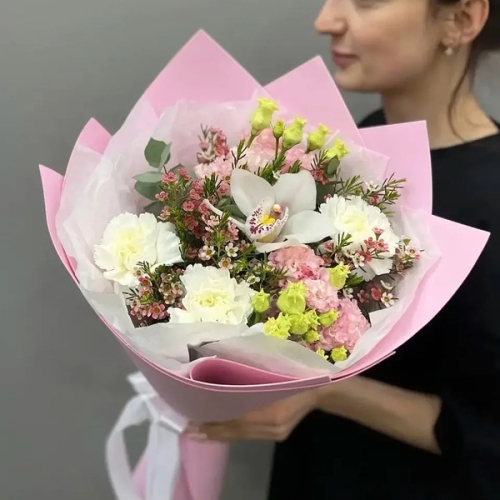Букет с королевской орхидеей, диантусами, эустомой и шамелациумом в Красноармейске